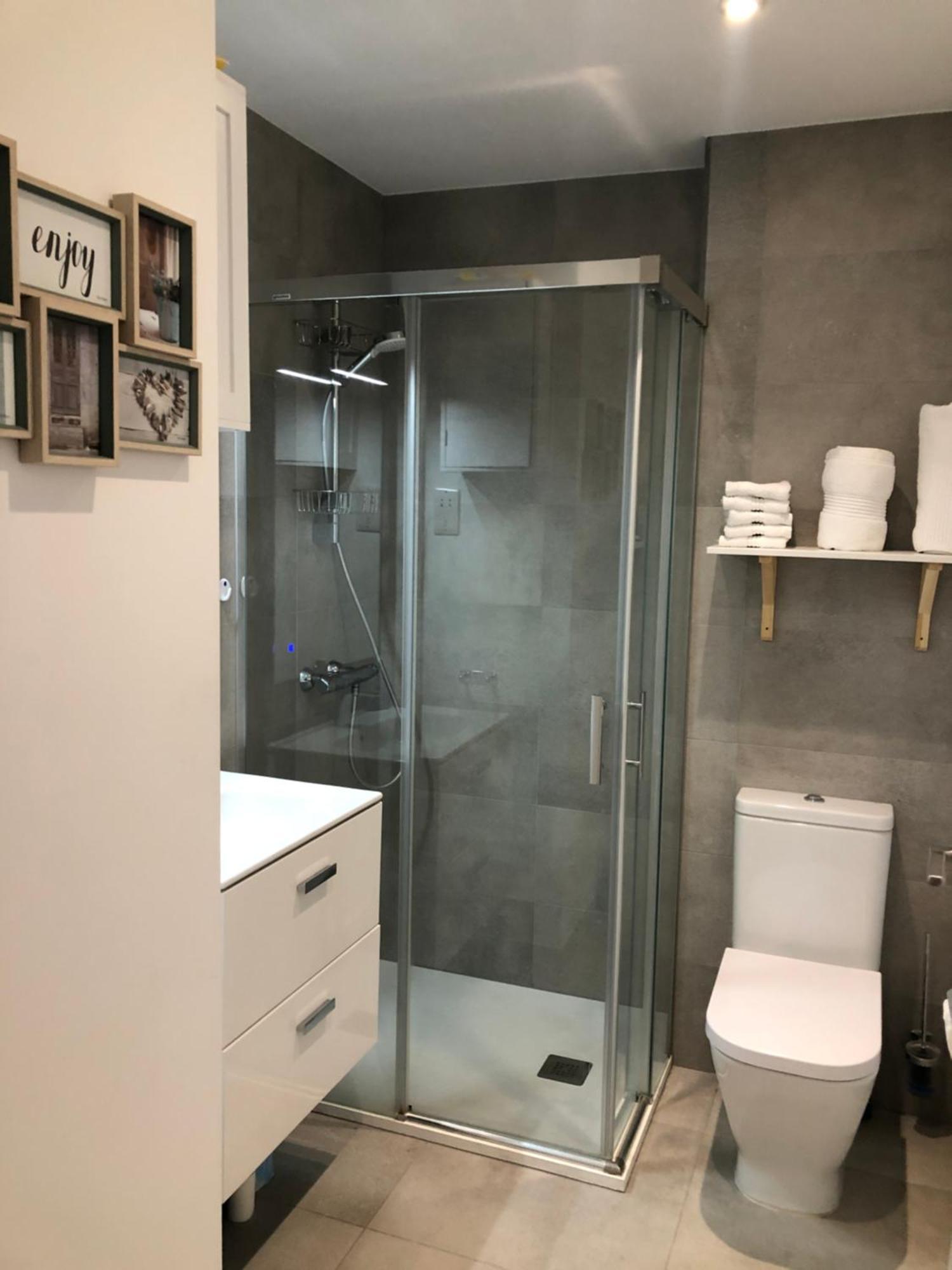 Cp High Floor Luxury Studio Sleeps 3 Gibraltar Eksteriør bilde