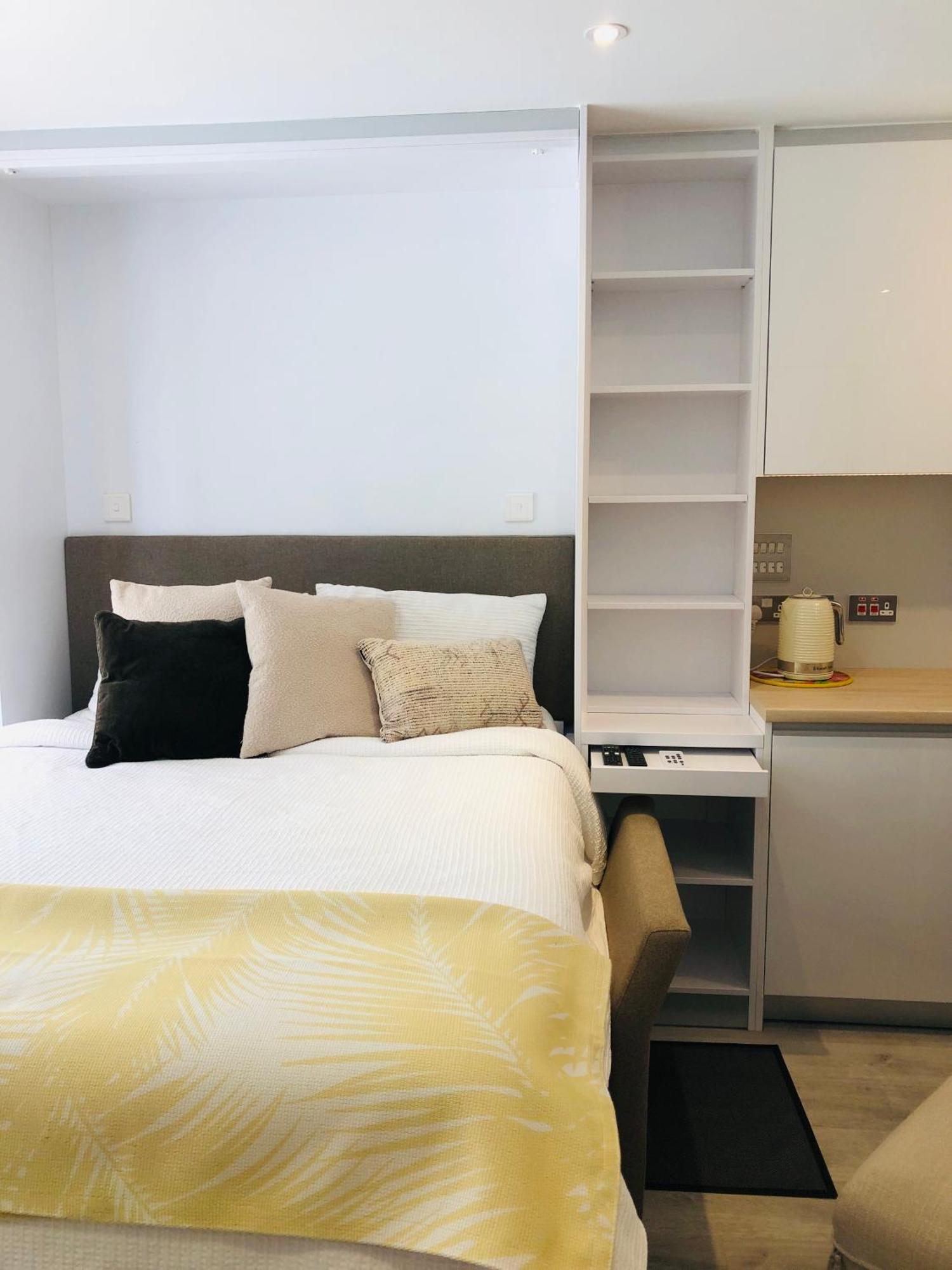 Cp High Floor Luxury Studio Sleeps 3 Gibraltar Eksteriør bilde