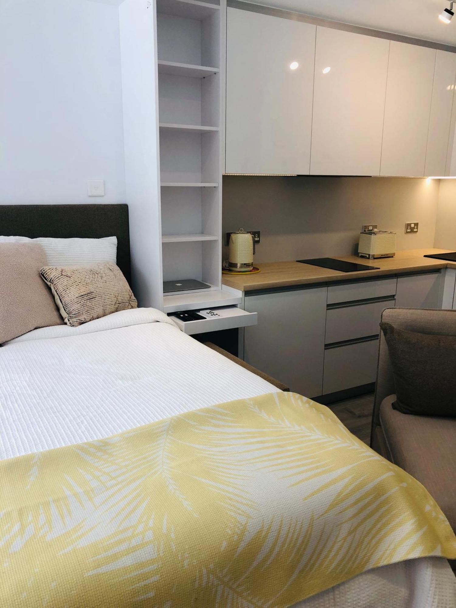 Cp High Floor Luxury Studio Sleeps 3 Gibraltar Eksteriør bilde